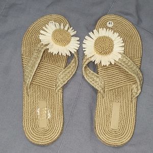 Size 9 Flip-flops